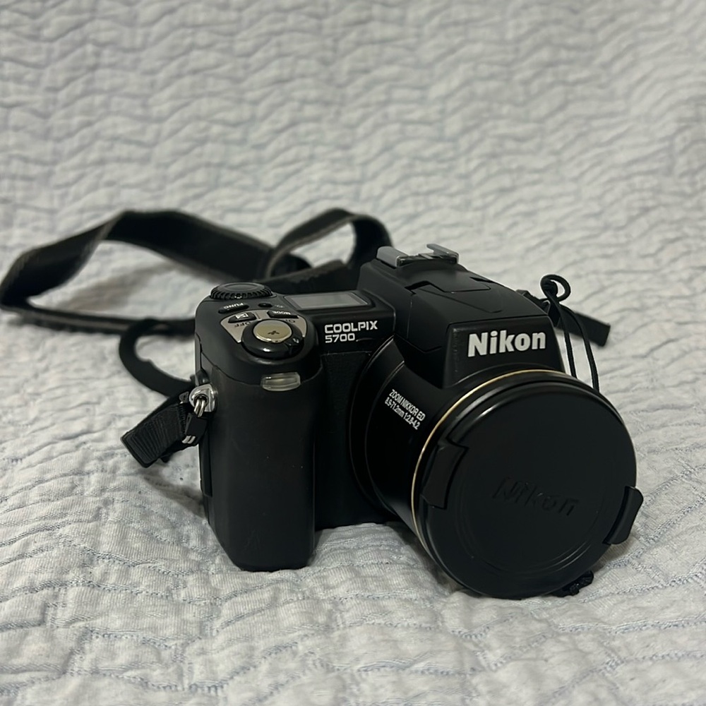 Nikon CoolPix 5700